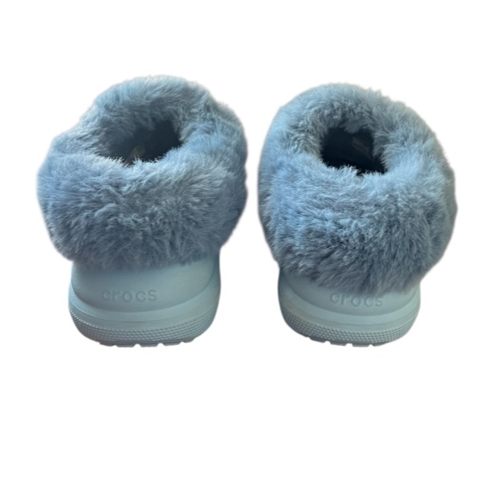Unisex Crocs Furever Crush clogs in a light blue with a faux-shearling M6/W7 - Picture 3 of 9